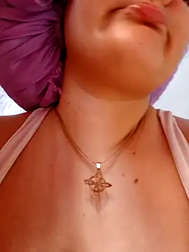 Snapshot of Liancy chatting on 12/28/24, 02:42 Liancy online show from 12/28/24, 02:42