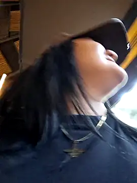 Snapshot of Liancy chatting on 03/22/25, 06:14 Liancy online show from 03/22/25, 06:14