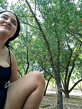 Snapshot of Liancy chatting on 10/08/25, 07:44 Liancy online show from 10/08/25, 07:44