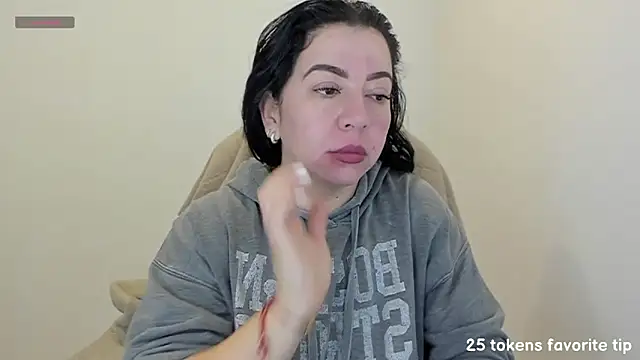 Snapshot of Im_coco chatting on 01/25/25, 10:40 Im coco online show from 01/25/25, 10:40