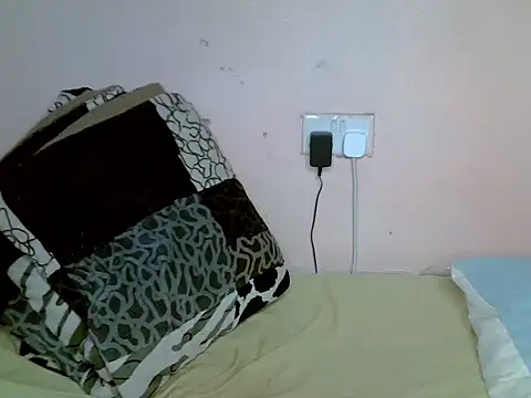 Snapshot of sweet_rozie chatting on 10/29/25, 04:59 sweet rozie online show from 10/29/25, 04:59