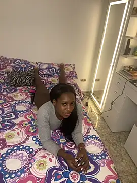 Snapshot of CoralHarrinson chatting on 10/12/25, 01:48 CoralHarrinson online show from 10/12/25, 01:48