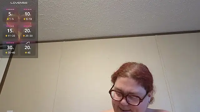 Snapshot of EmberCum chatting on 12/26/24, 04:04 EmberCum online show from 12/26/24, 04:04