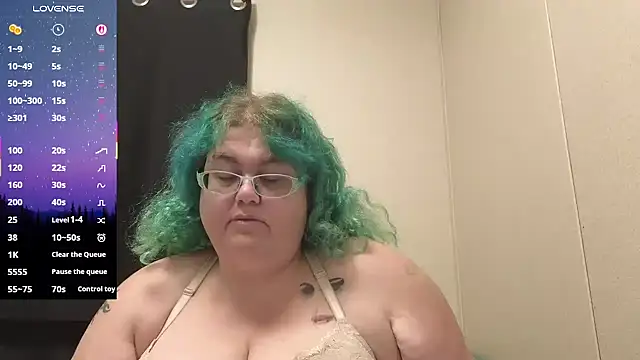 Snapshot of EmberCum chatting on 09/25/25, 08:40 EmberCum online show from 09/25/25, 08:40