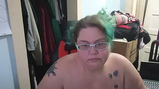 Snapshot of EmberCum chatting on 11/28/25, 10:12 EmberCum online show from 11/28/25, 10:12