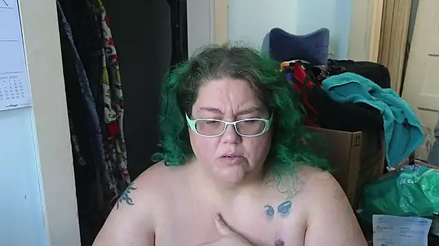 Snapshot of EmberCum chatting on 12/16/25, 01:05 EmberCum online show from 12/16/25, 01:05