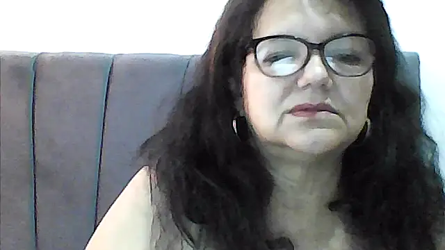 Snapshot of kassandra02 chatting on 11/28/25, 12:41 kassandra02 online show from 11/28/25, 12:41