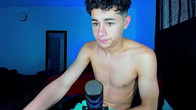 Snapshot of DavidfullOFlove chatting on 02/26/25, 05:50 DavidfullOFlove online show from 02/26/25, 05:50