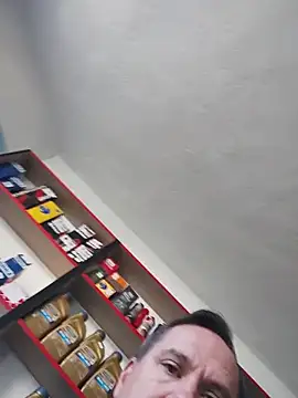 Snapshot of fikoivos chatting on 11/01/25, 10:28 fikoivos online show from 11/01/25, 10:28