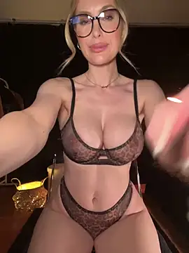 Lena Blom online show from 01/17/25, 01:03