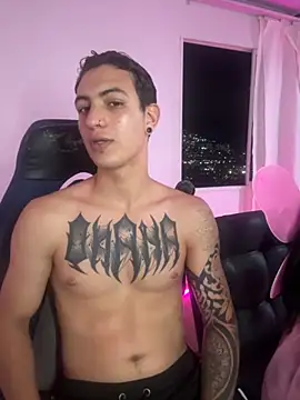 Snapshot of aliensexy chatting on 11/02/25, 12:24 aliensexy online show from 11/02/25, 12:24