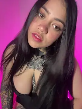 Snapshot of aliensexy chatting on 11/08/25, 12:44 aliensexy online show from 11/08/25, 12:44