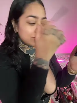 Snapshot of aliensexy chatting on 12/02/25, 11:23 aliensexy online show from 12/02/25, 11:23