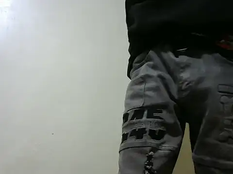 Snapshot of hot_ebonys1 chatting on 10/22/25, 05:45 hot ebonys1 online show from 10/22/25, 05:45