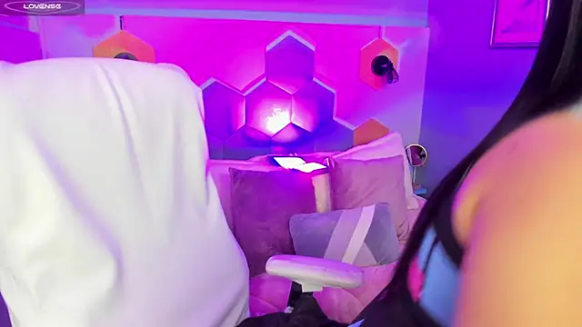 Hanna  Becker  online show from 01/24/25, 03:54