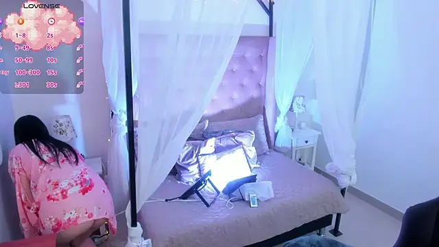 Hanna  Becker  online show from 09/27/25, 03:22