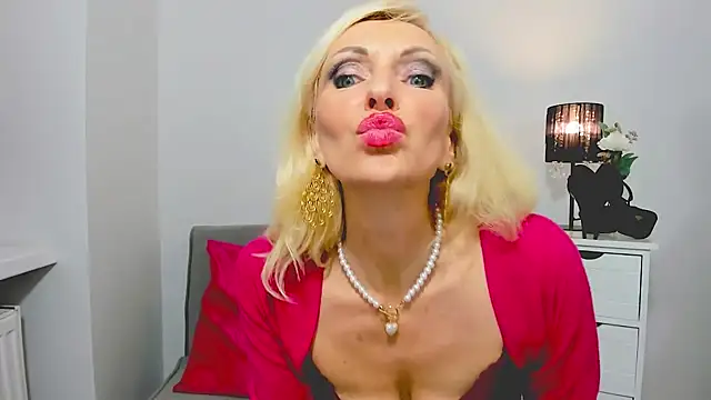 CrystalHotty online show from 01/08/25, 01:11