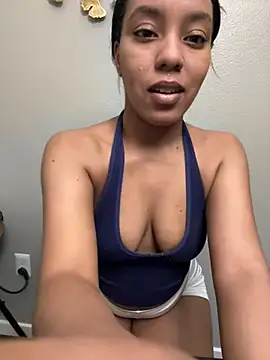 Snapshot of juicyyy323 chatting on 12/28/24, 06:06 juicyyy323 online show from 12/28/24, 06:06