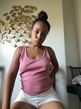 Snapshot of juicyyy323 chatting on 10/05/25, 07:34 juicyyy323 online show from 10/05/25, 07:34