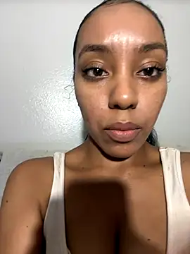 Snapshot of juicyyy323 chatting on 11/12/25, 07:53 juicyyy323 online show from 11/12/25, 07:53