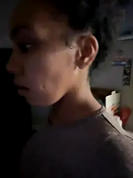 Snapshot of juicyyy323 chatting on 11/21/25, 02:54 juicyyy323 online show from 11/21/25, 02:54