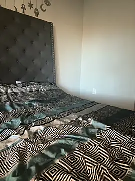 Snapshot of juicyyy323 chatting on 12/17/25, 11:22 juicyyy323 online show from 12/17/25, 11:22