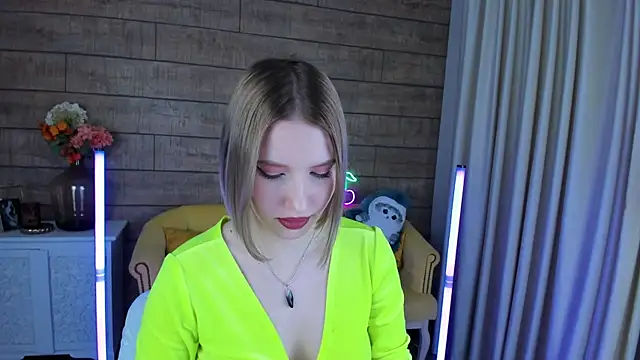 LiliLinn online show from 01/28/25, 10:34