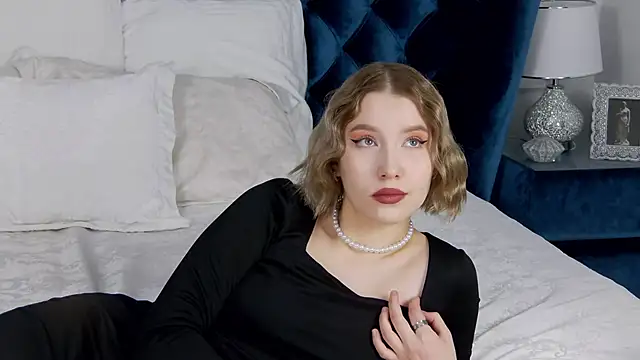 LiliLinn online show from 01/31/25, 08:11