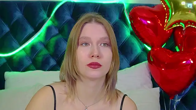 LiliLinn online show from 11/15/25, 04:54