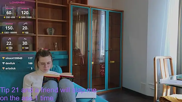 Snapshot of EmmaFisherf chatting on 03/05/25, 09:49 EmmaFisherf online show from 03/05/25, 09:49