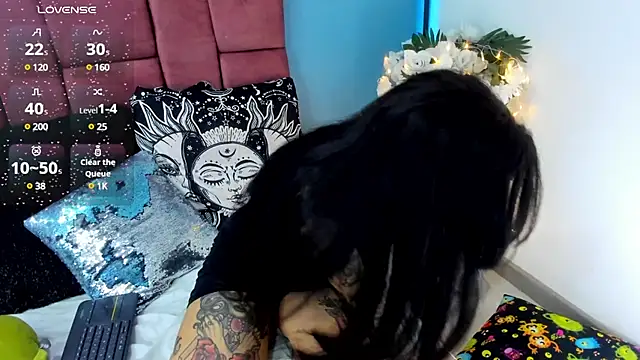 NinaInk online show from 02/10/25, 04:58