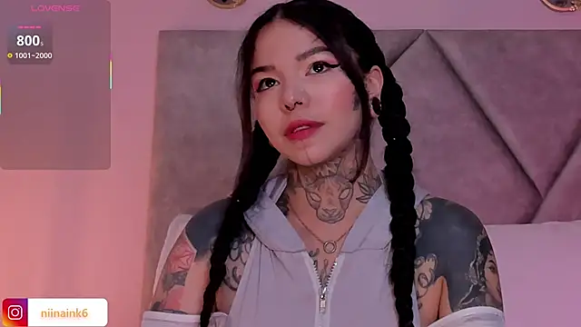 NinaInk online show from 10/12/25, 03:00