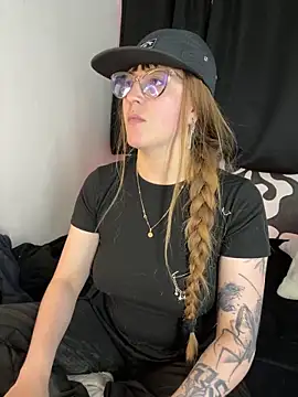 tekila   online show from 10/17/25, 10:23