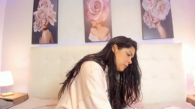 Snapshot of Sweetdreamses_ chatting on 02/05/25, 12:38 Sweetdreamses online show from 02/05/25, 12:38