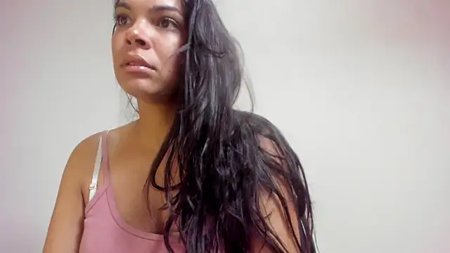 Snapshot of Sweetdreamses_ chatting on 02/25/25, 01:28 Sweetdreamses online show from 02/25/25, 01:28