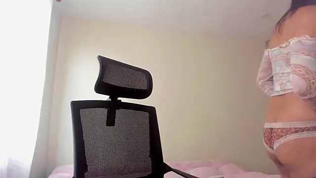 Sweetdreamses  online show from 03/12/26, 02:01