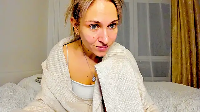 Mona Cruz online show from 03/17/25, 09:45