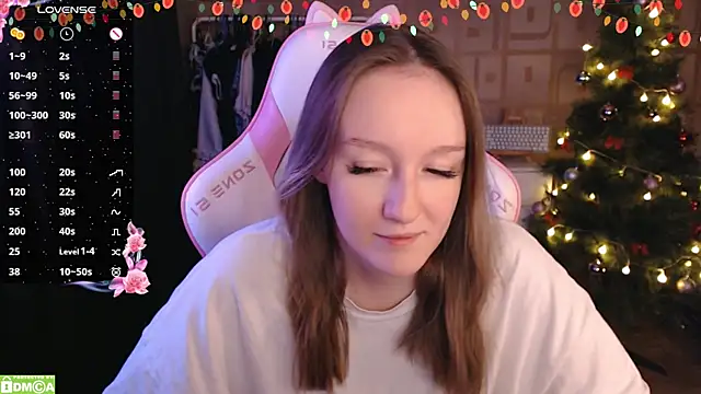 Snapshot of MoonlishSiren chatting on 12/24/24, 06:50 MoonlishSiren online show from 12/24/24, 06:50