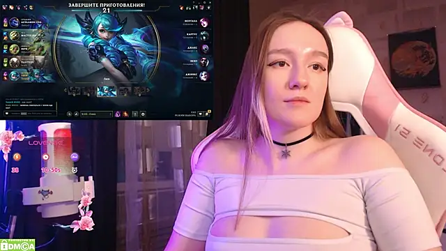 Snapshot of MoonlishSiren chatting on 02/16/25, 01:25 MoonlishSiren online show from 02/16/25, 01:25