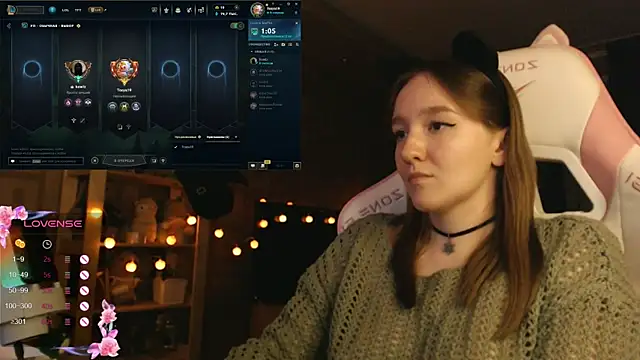 Snapshot of MoonlishSiren chatting on 10/29/25, 08:43 MoonlishSiren online show from 10/29/25, 08:43