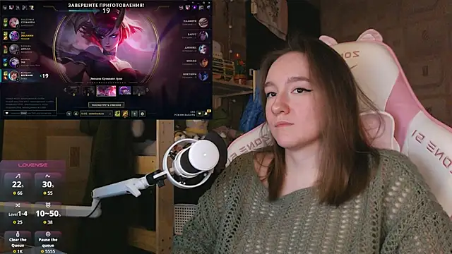 MoonlishSiren online show from 04/08/26, 10:32