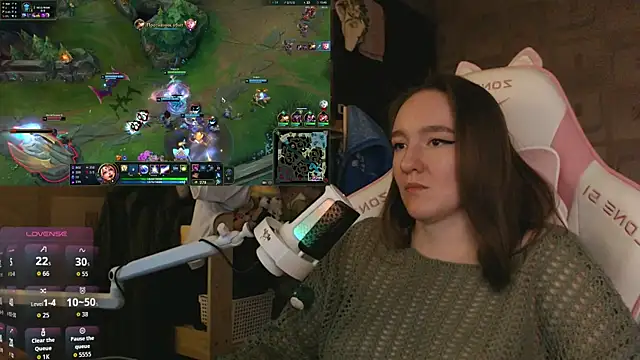 MoonlishSiren online show from 04/25/26, 07:44