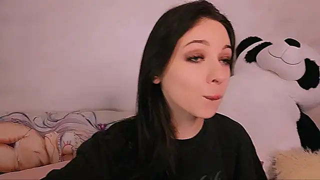 Snapshot of Only___Yours chatting on 12/15/24, 09:35 Only Yours online show from 12/15/24, 09:35