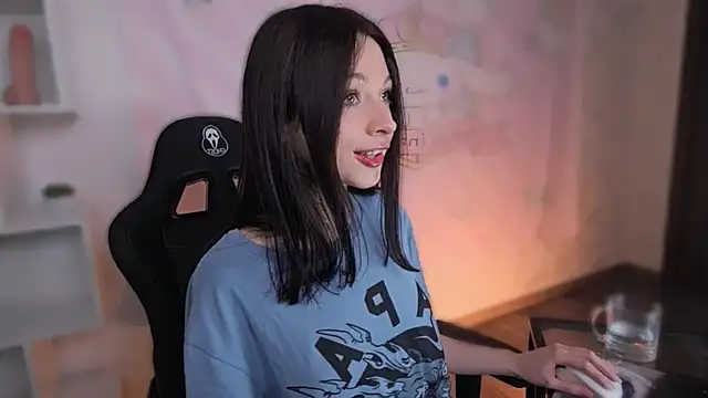 Snapshot of Only___Yours chatting on 03/14/25, 01:16 Only Yours online show from 03/14/25, 01:16