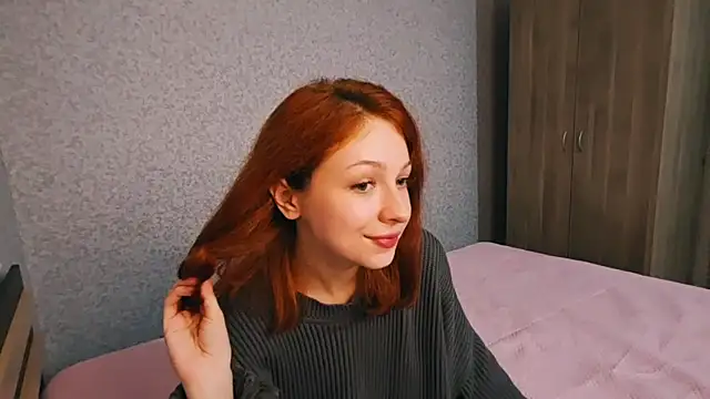 Snapshot of Only___Yours chatting on 10/21/25, 04:24 Only Yours online show from 10/21/25, 04:24