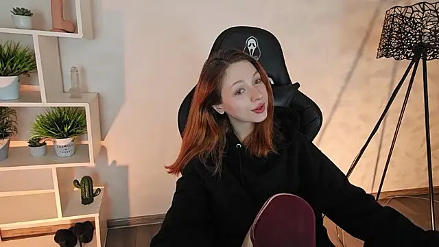 Snapshot of Only___Yours chatting on 02/04/26, 06:58 Only Yours online show from 02/04/26, 06:58