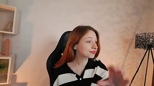 Snapshot of Only___Yours chatting on 02/11/26, 11:21 Only Yours online show from 02/11/26, 11:21