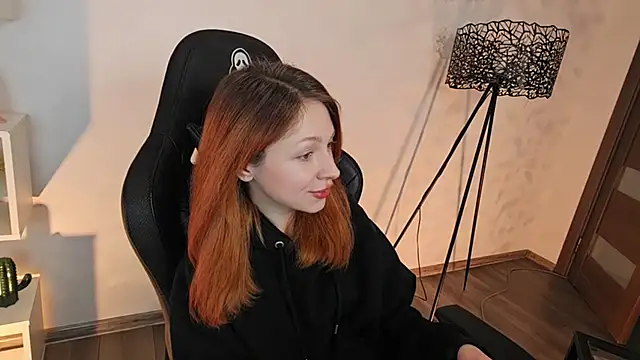 Snapshot of Only___Yours chatting on 02/13/26, 06:09 Only Yours online show from 02/13/26, 06:09