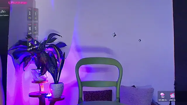 Snapshot of ValenGray chatting on 02/19/25, 12:00 ValenGray online show from 02/19/25, 12:00