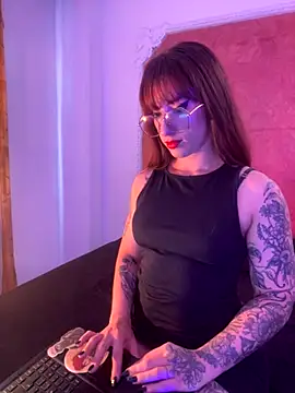 Snapshot of ValenGray chatting on 09/26/25, 12:42 ValenGray online show from 09/26/25, 12:42